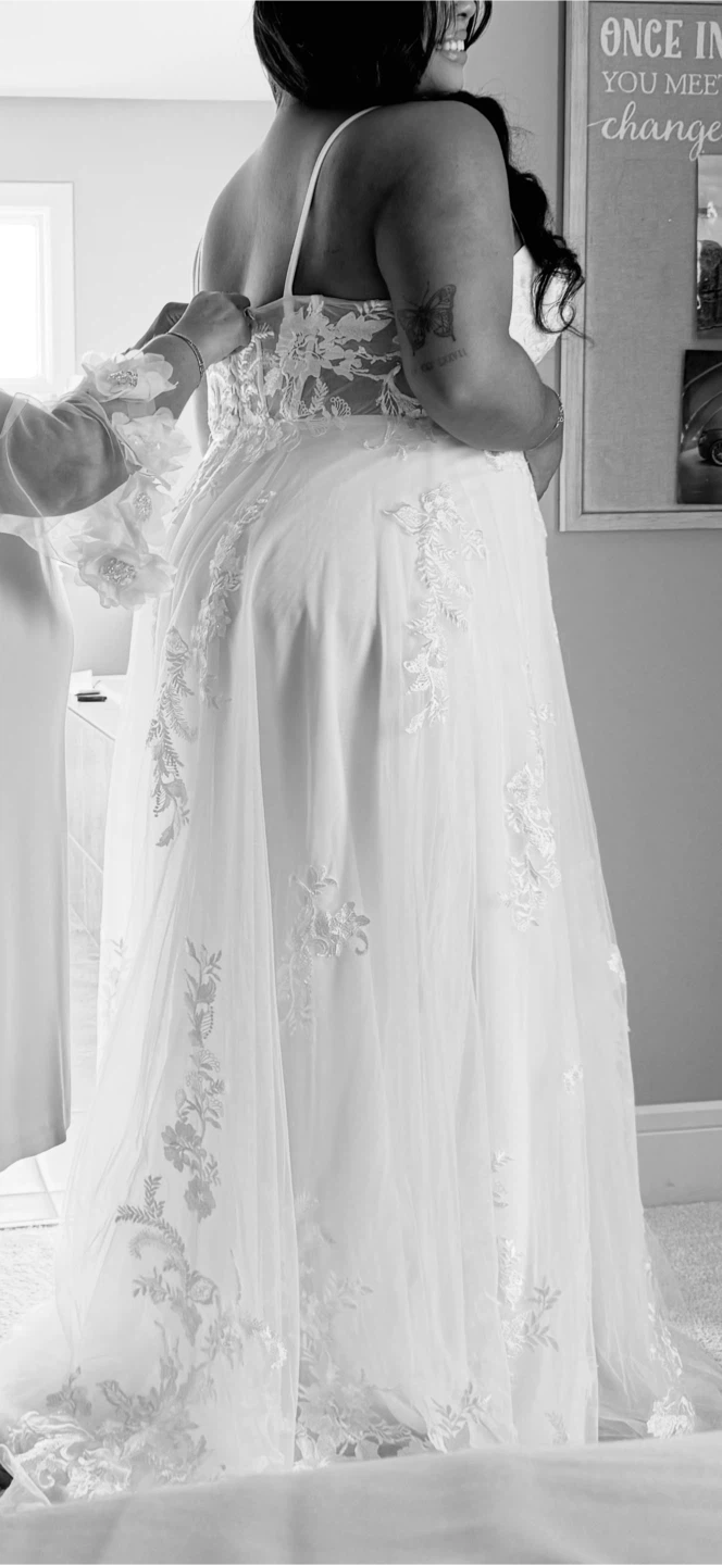 Wedding Dress with Lace - photo 3