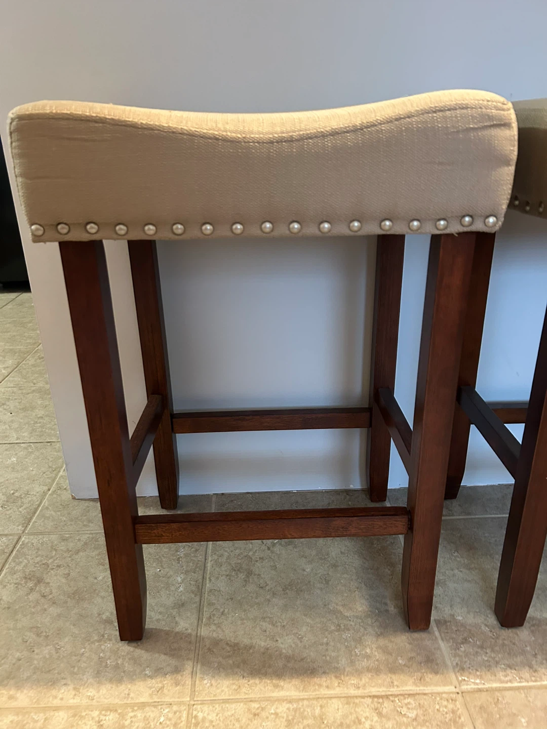 Set of 4 Tufted Saddle Bar Stools - photo 2