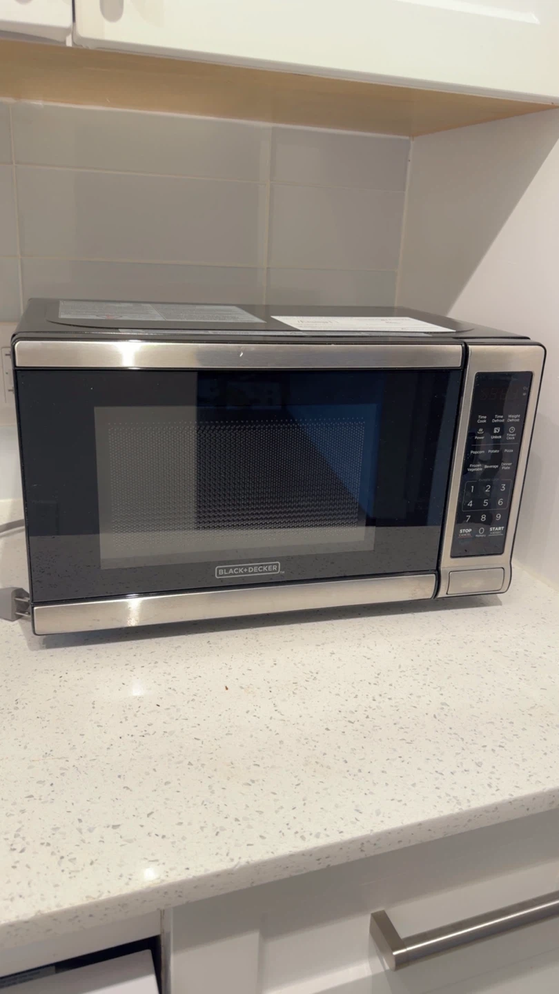 BLACK+DECKER Microwave Oven - 0.7 Cu. Ft