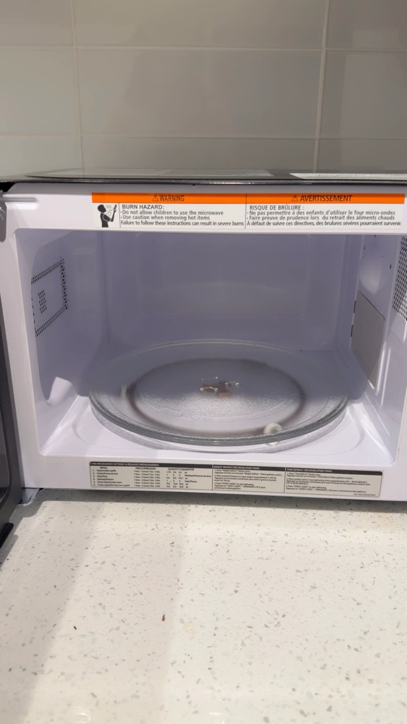BLACK+DECKER Microwave Oven - 0.7 Cu. Ft - photo 2