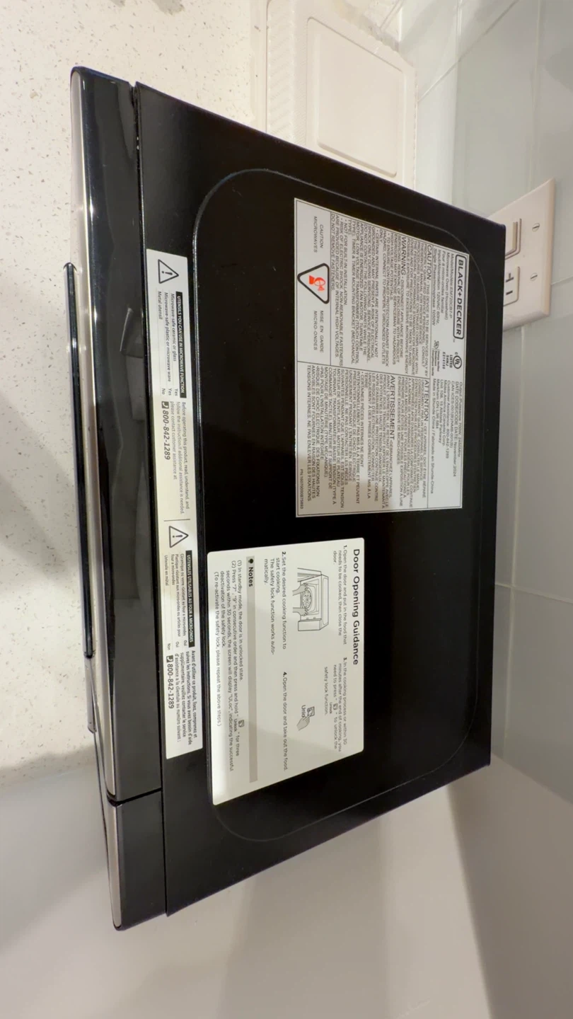 BLACK+DECKER Microwave Oven - 0.7 Cu. Ft - photo 3