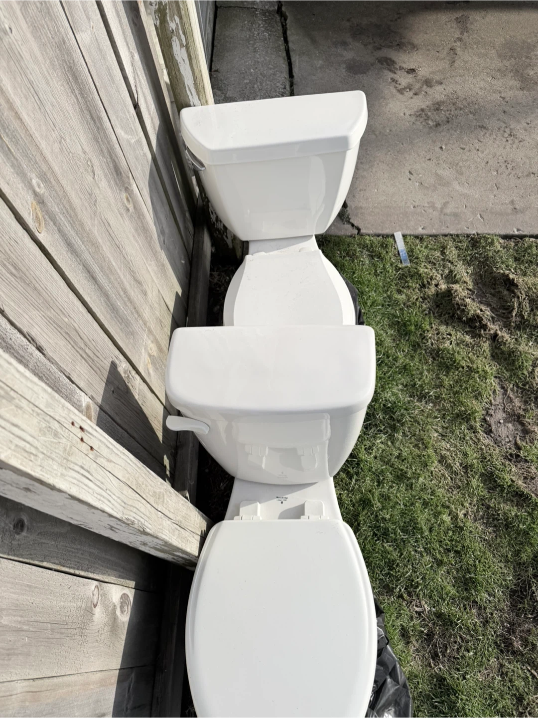 Two white toilets $70 per piece - photo 2