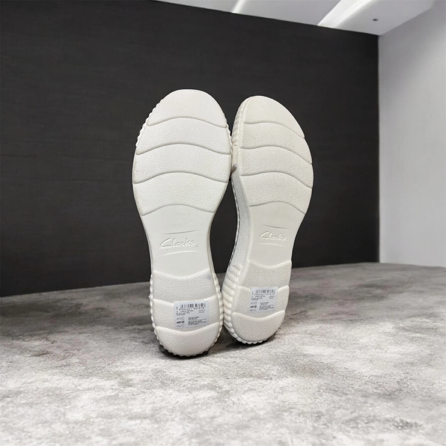 Clarks Women's Black Leather Zip-Up Sneakers - photo 5