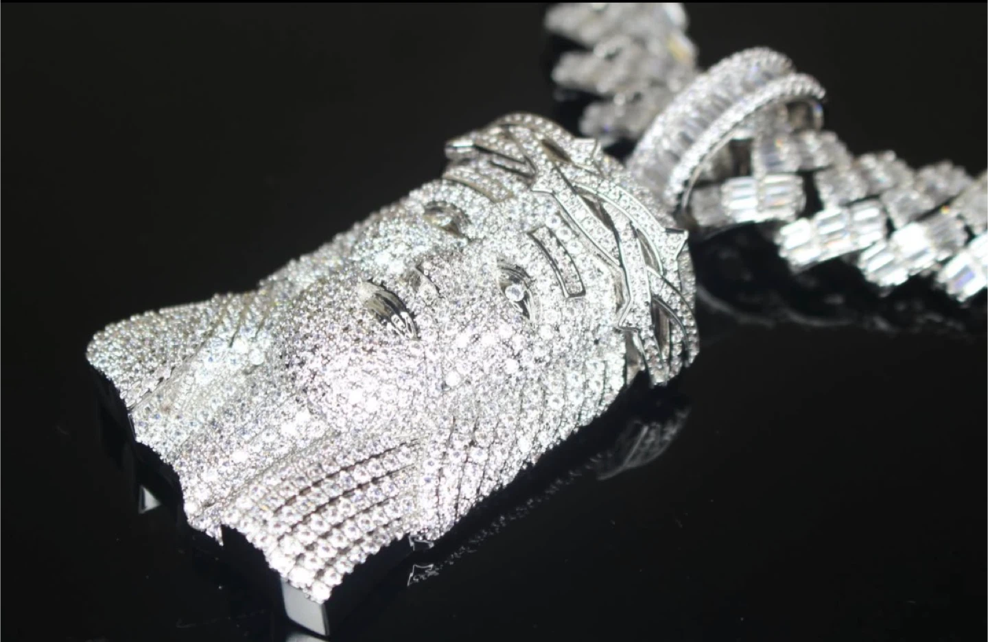Jesus pendant