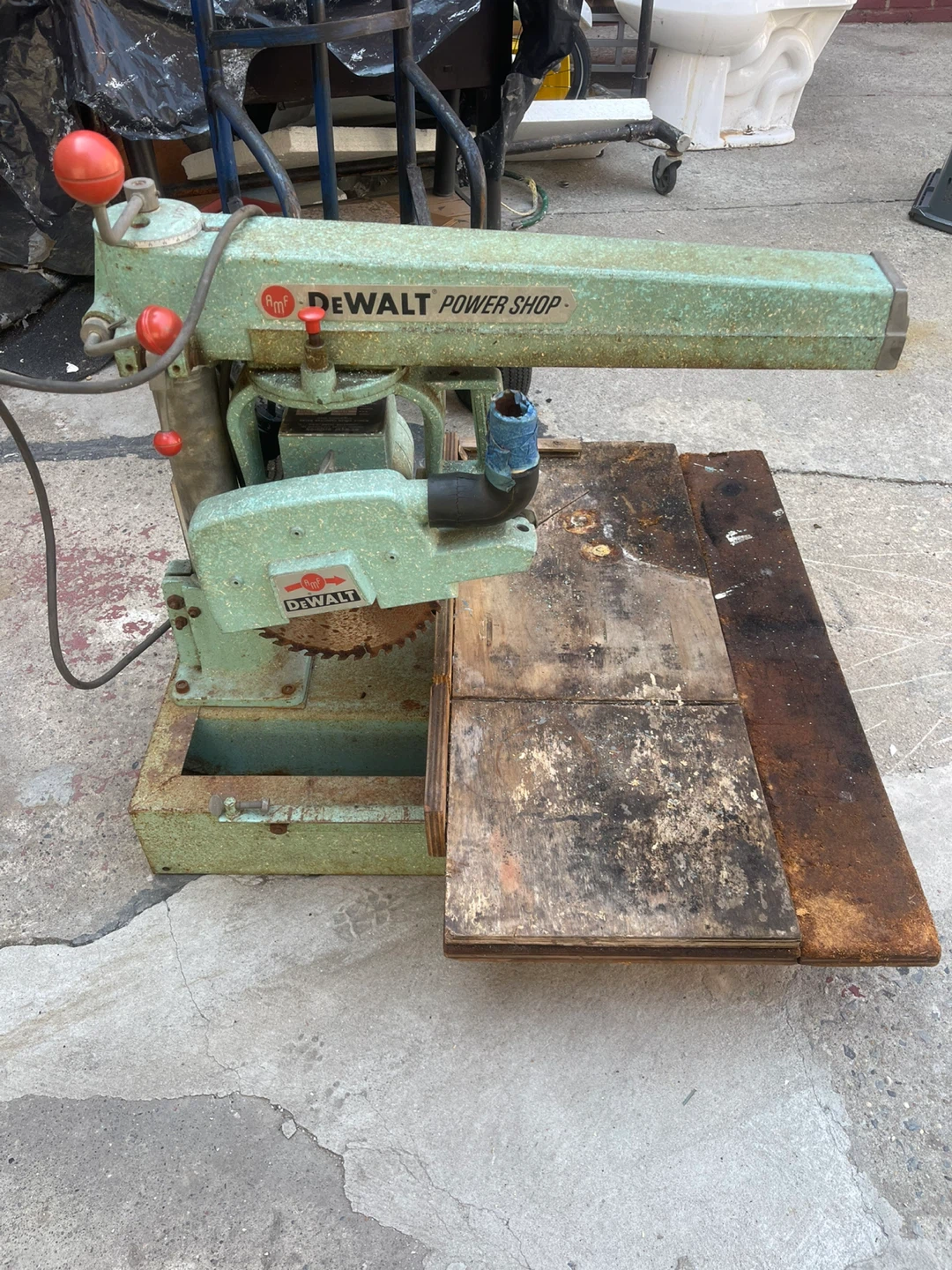 DEWALT Power Shop Radial Arm Saw