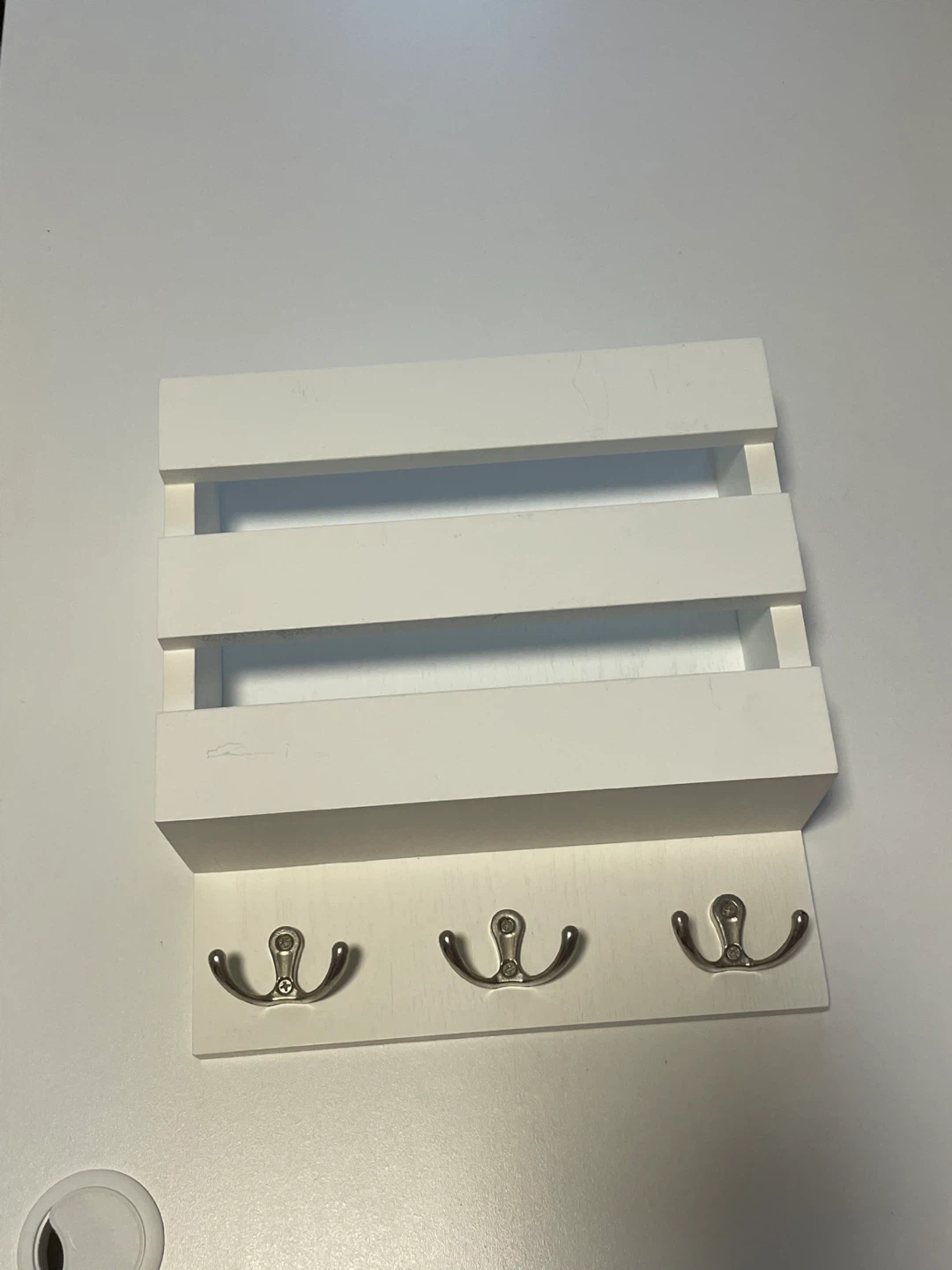White mail and key holder wall mount - photo 2