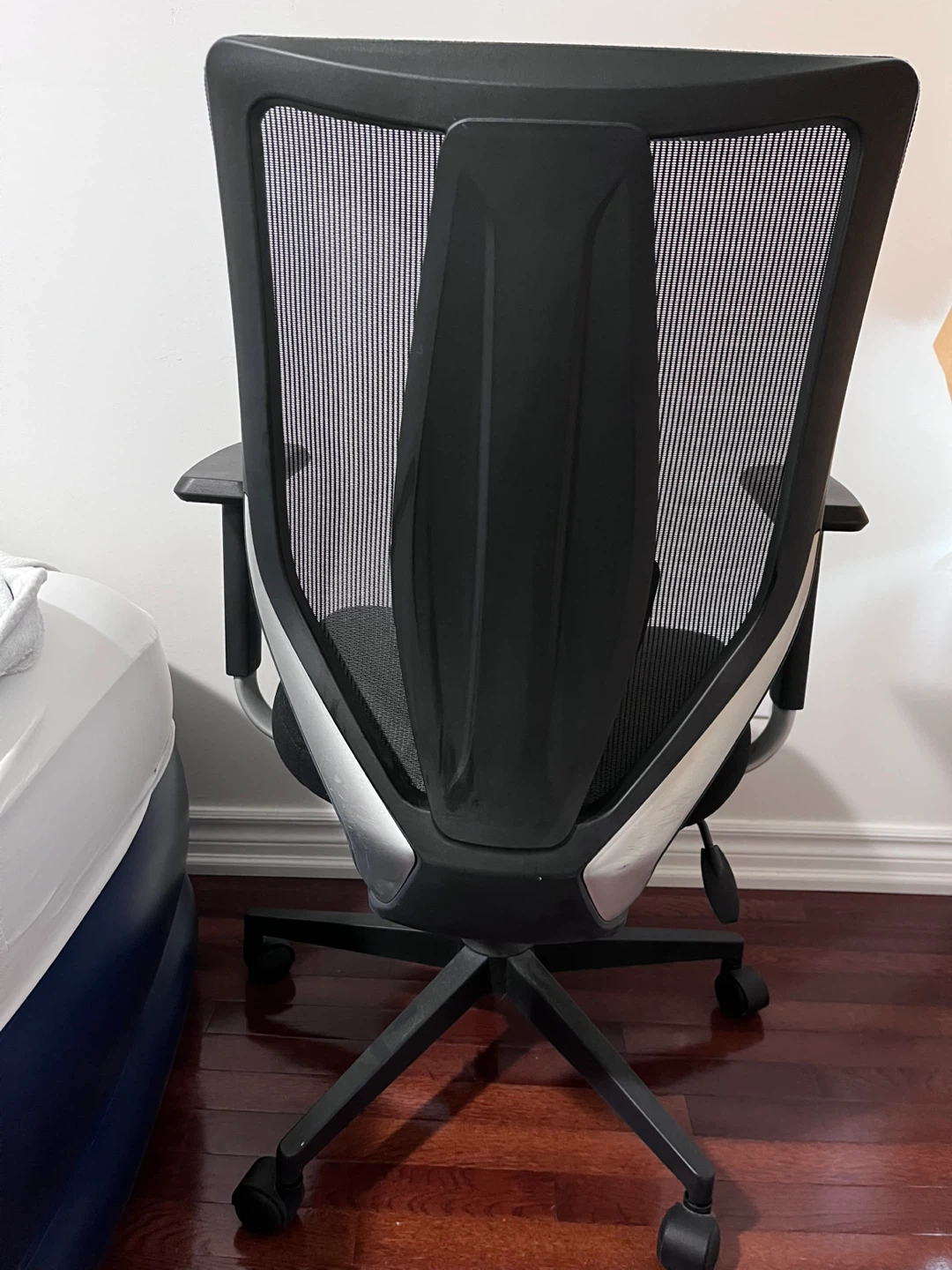 Black Mesh Office Chair - photo 2