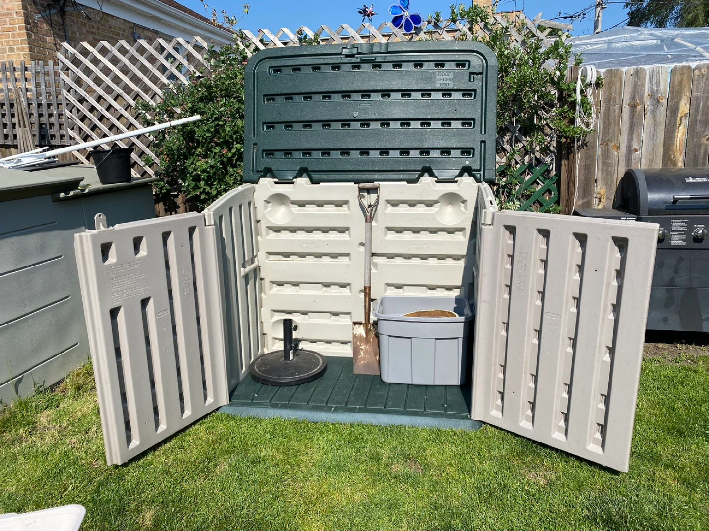 Rubbermaid Storage Shed - photo 5