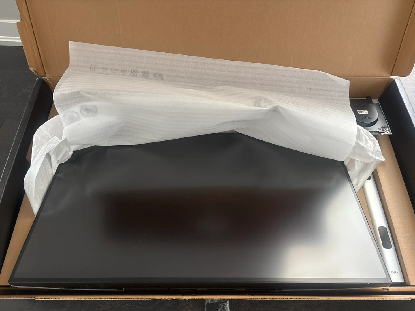 Open Boxed: Dell 24” USB Hub Monitor - U2422HE - photo 3