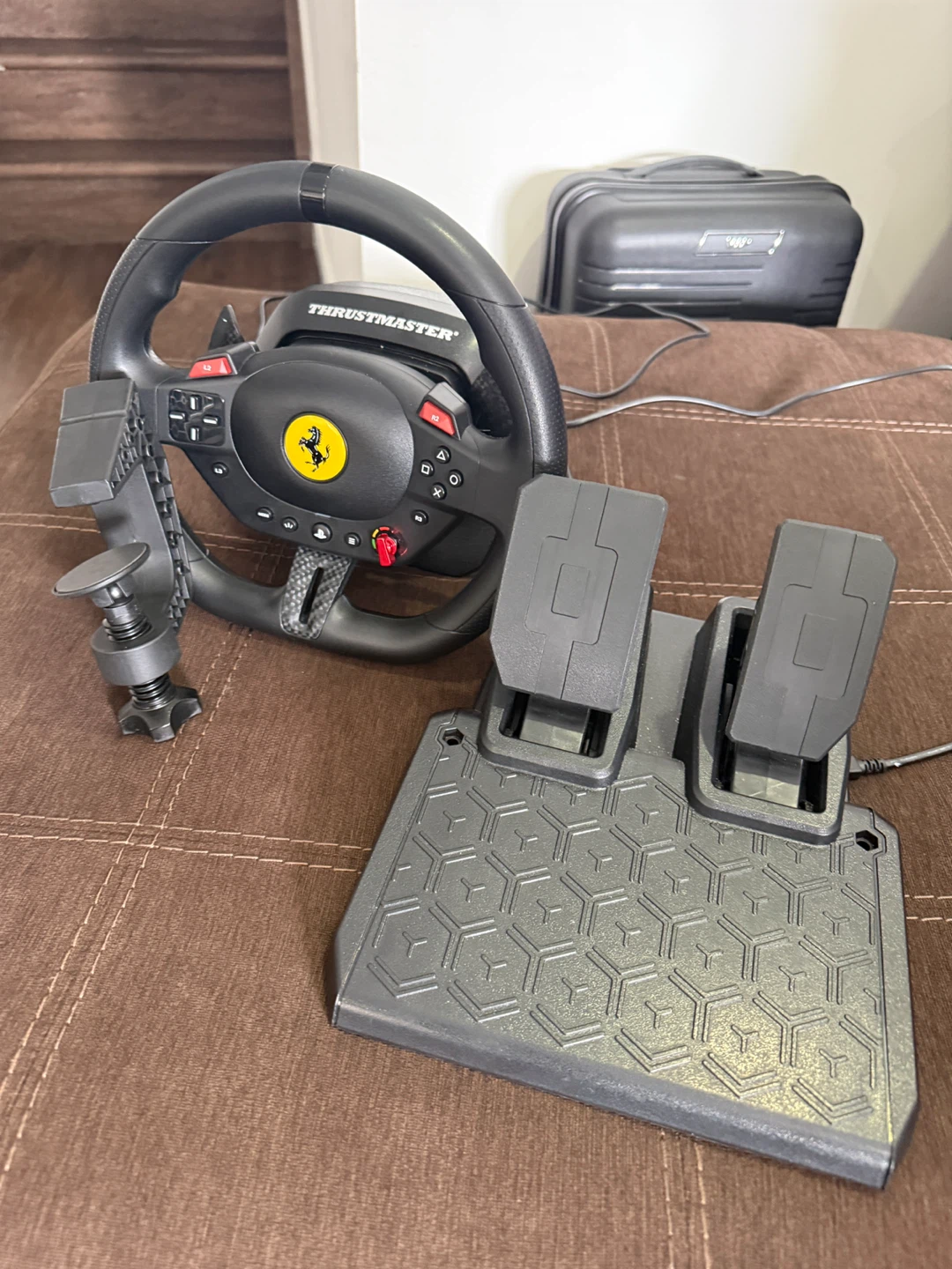 Thrustmaster Ferrari Racing Wheel & Pedals - photo 4