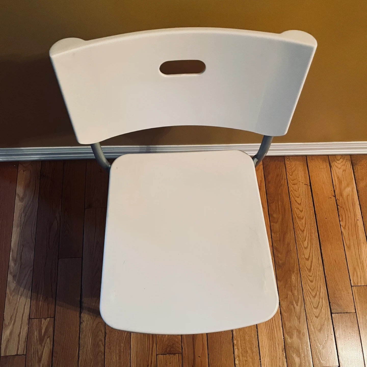 White Plastic and Metal Folding Chair - photo 2