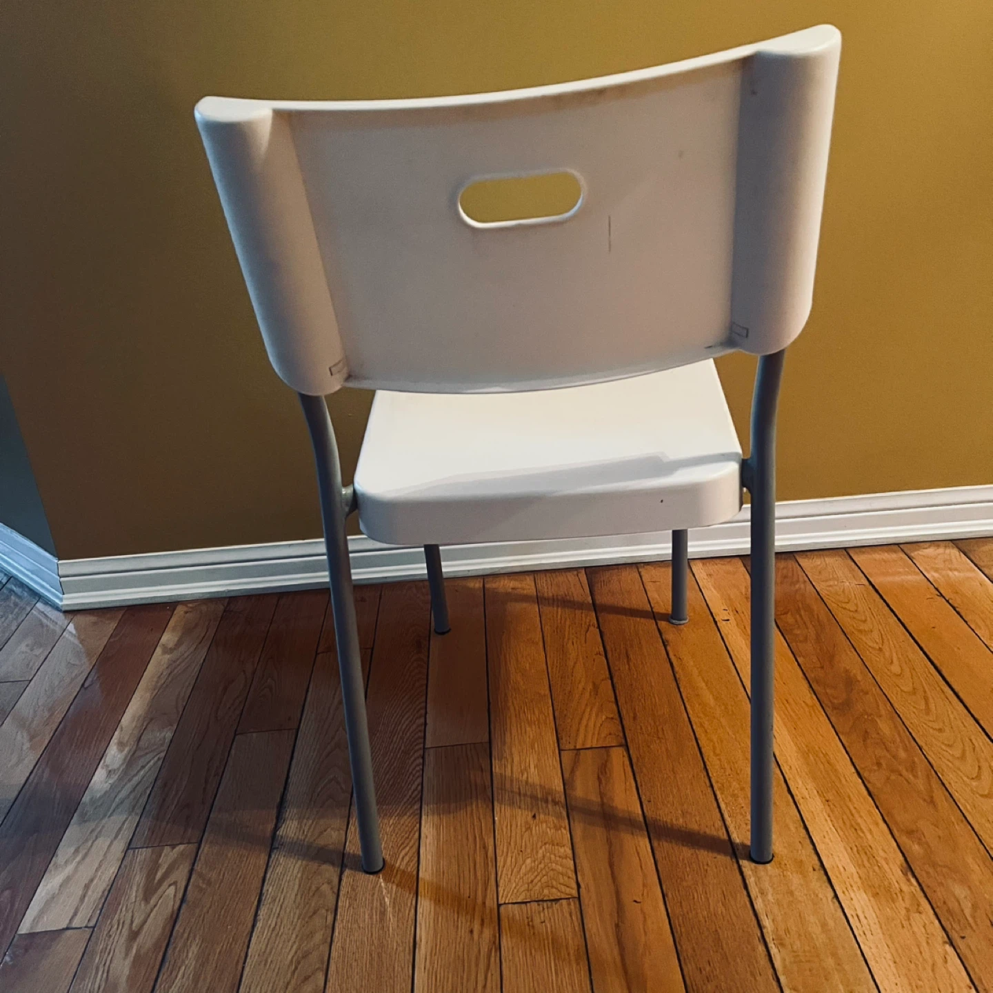 White Plastic and Metal Folding Chair - photo 3