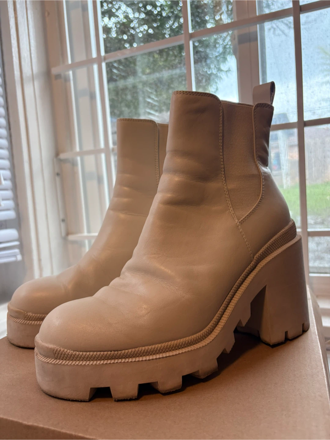 Steve Madden Roxie Cognac Leather Chelsea Boots - Size 8.5