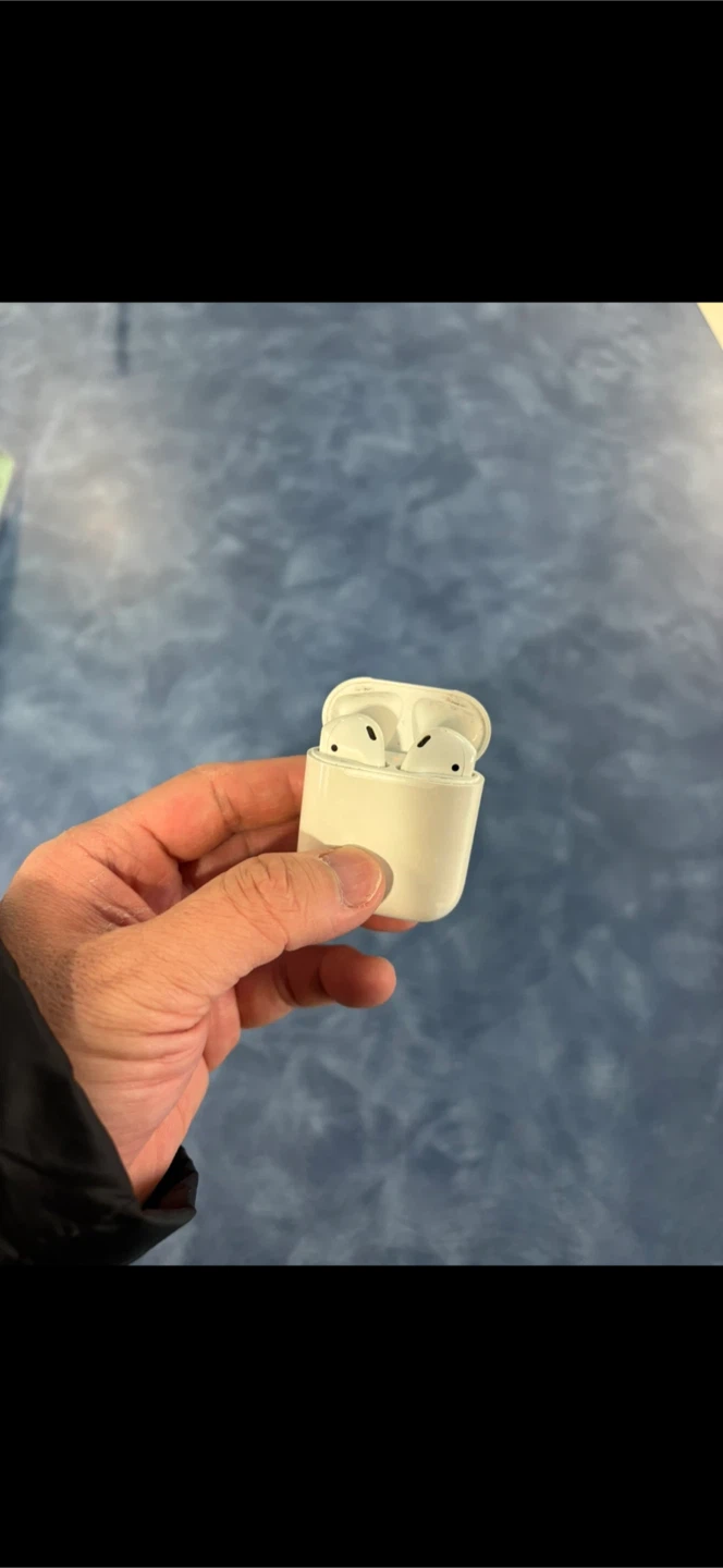 Apple AirPods (1st generation) 🥕