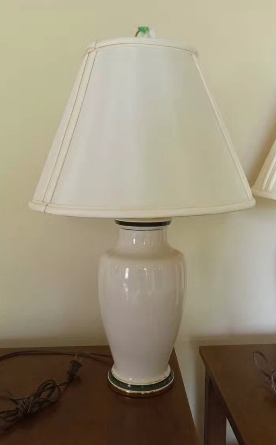 Pair of White Ceramic Table Lamp - photo 2