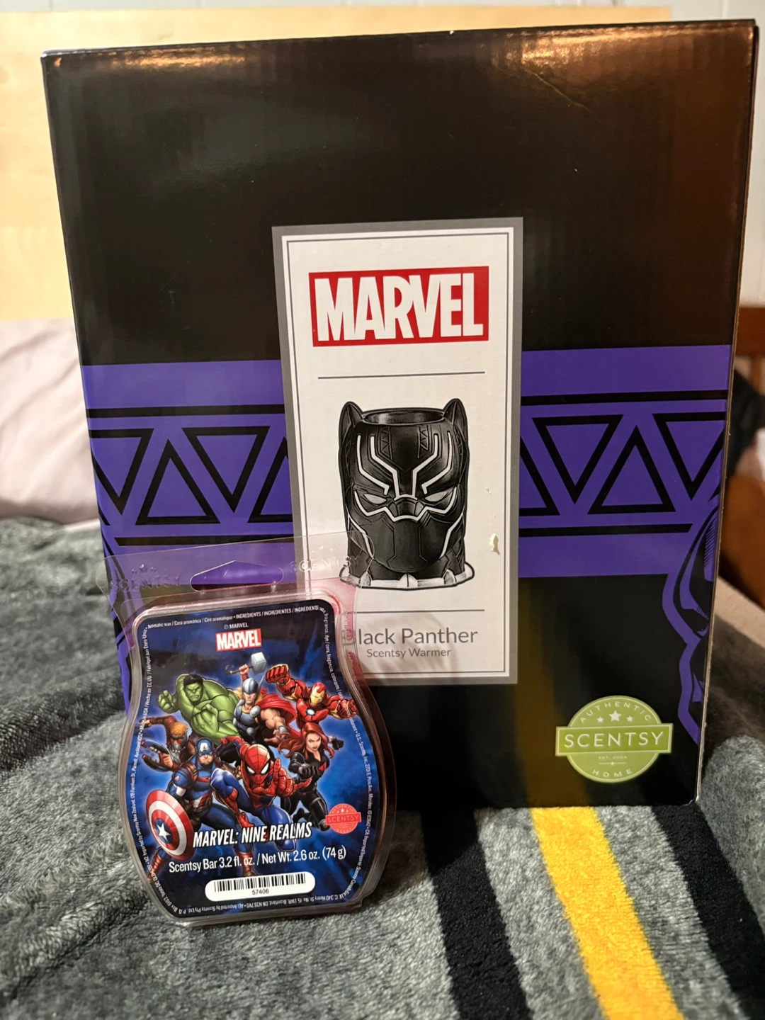 Scentsy Marvel Nine Realms Scentsy Bar and Black Panther Warmer