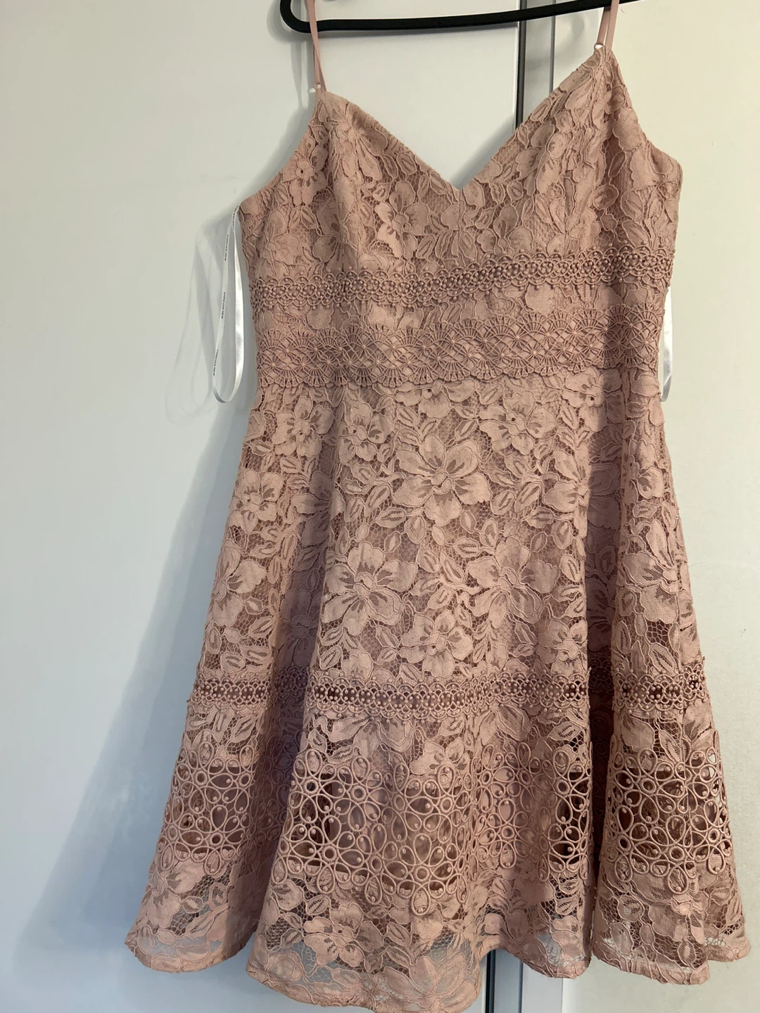Forever New Lace Dress - Pink - AUS 12 / EUR 40 / USA 8