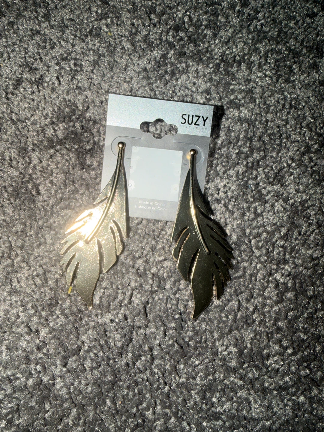 Suzy Shier Feather Earrings