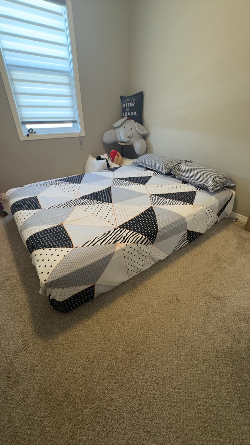 Sealy Posturepedic Mattress - Queen
