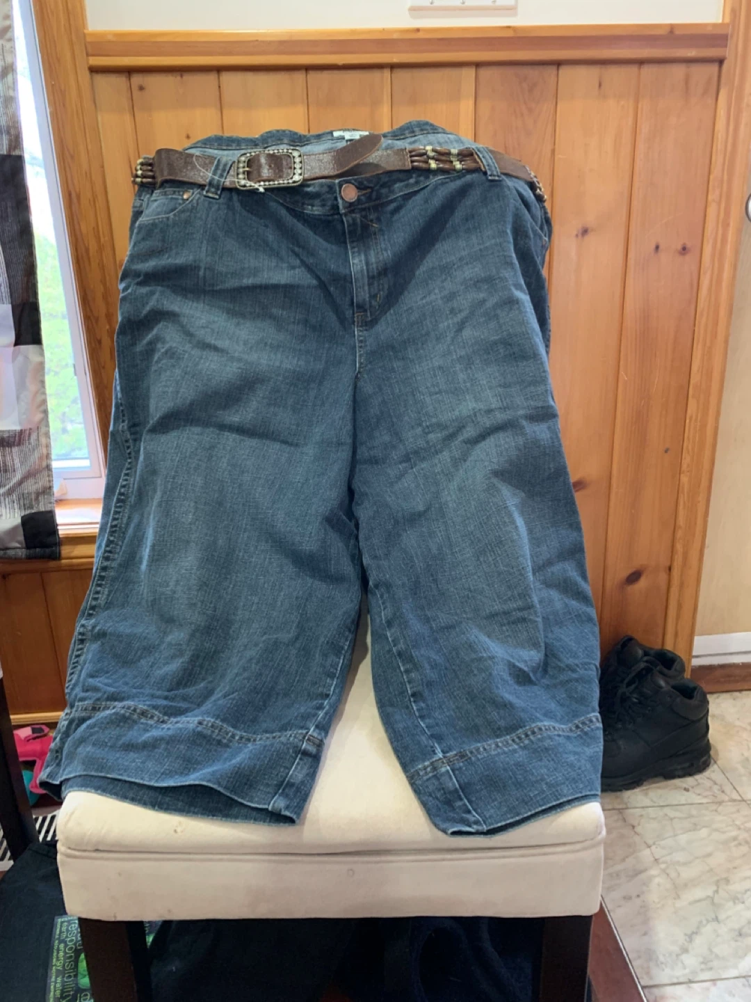 Plus size Woman's Blue Denim Cropped Pants with Belt