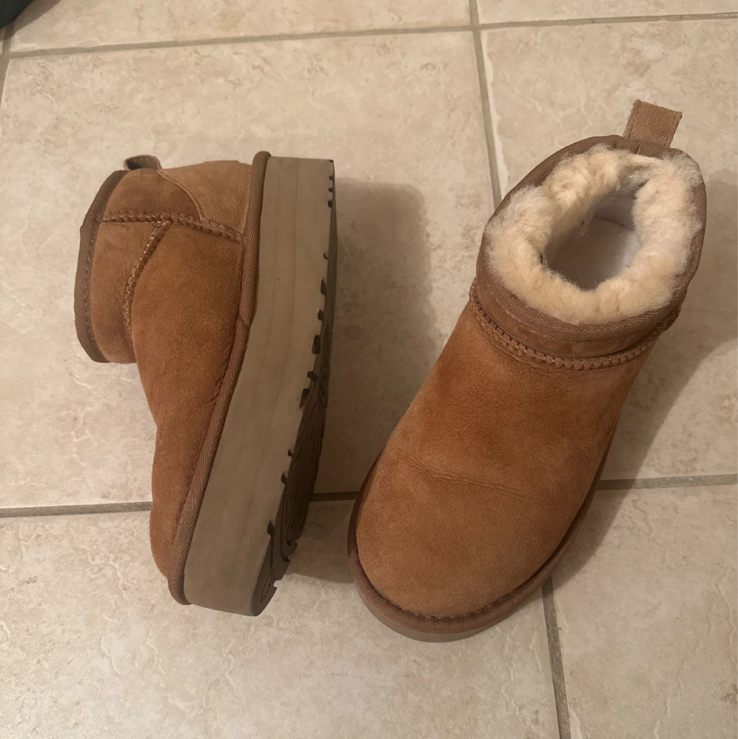 UGG Classic Mini Platform Boots - size 5