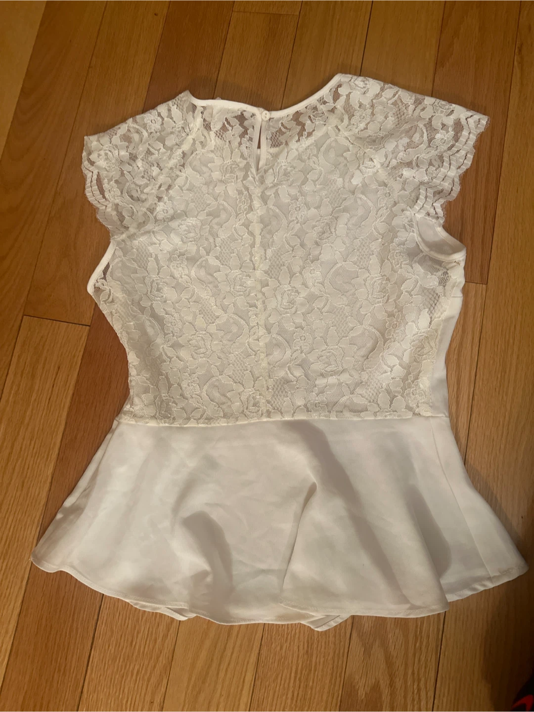 White Lace Peplum Top small women’s - photo 2