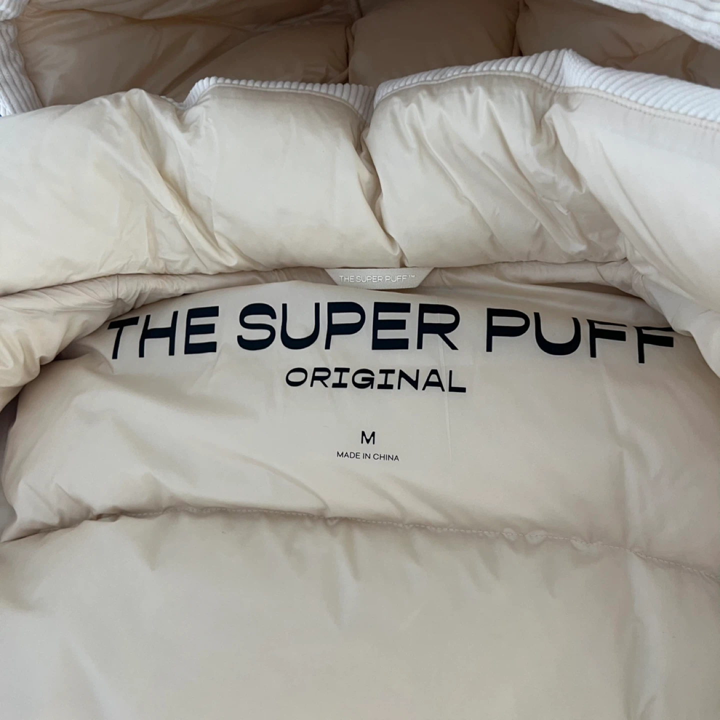 New Aritzia Cushcord Super Puff Jacket- Birch- - photo 2