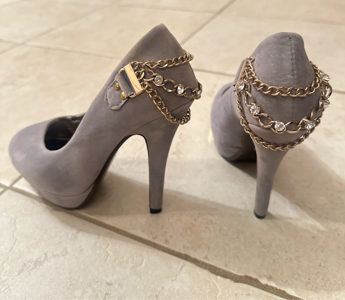 Grey Suede Pumps Gold - size 5