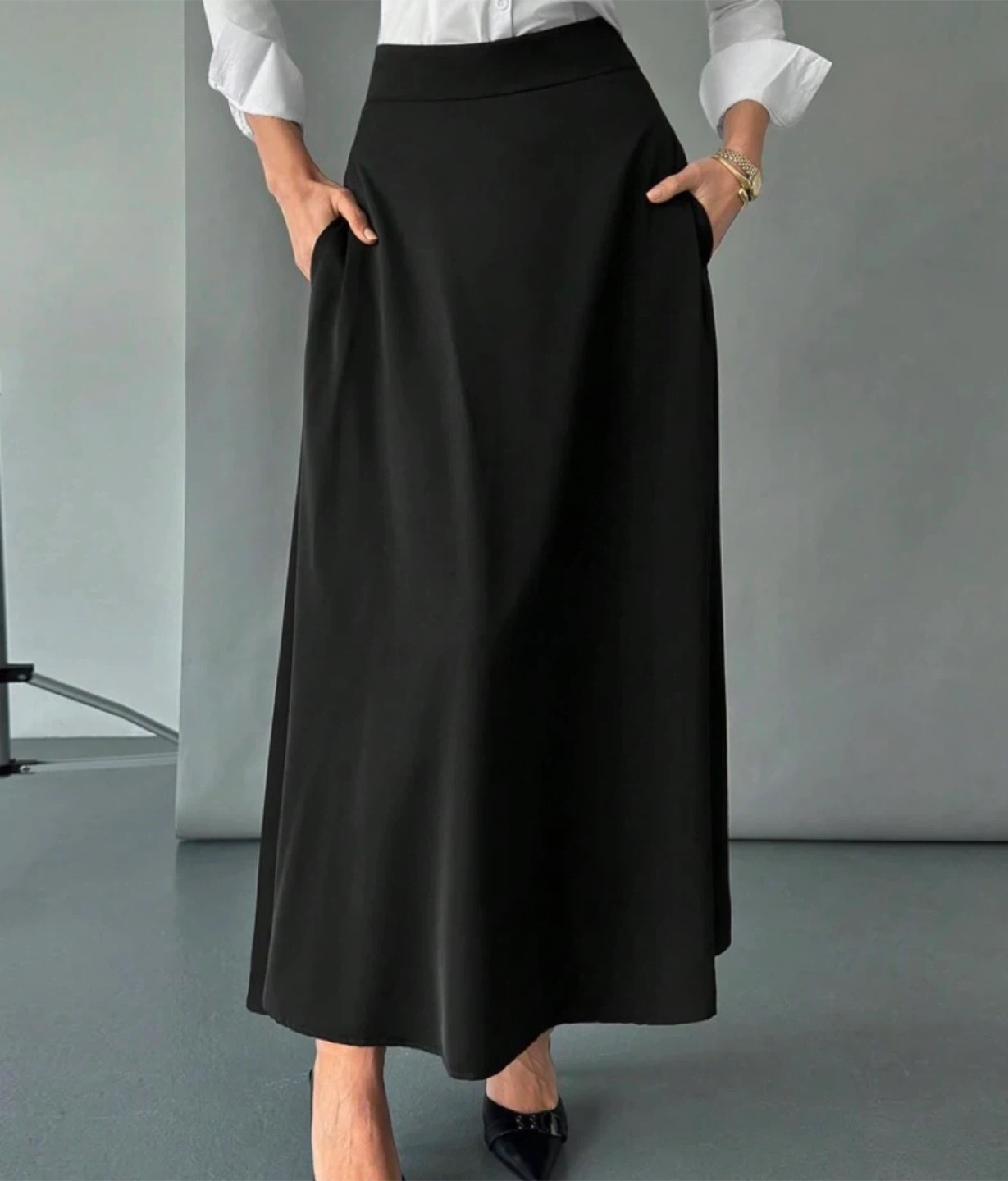 Black Maxi Skirt with pockets - XS