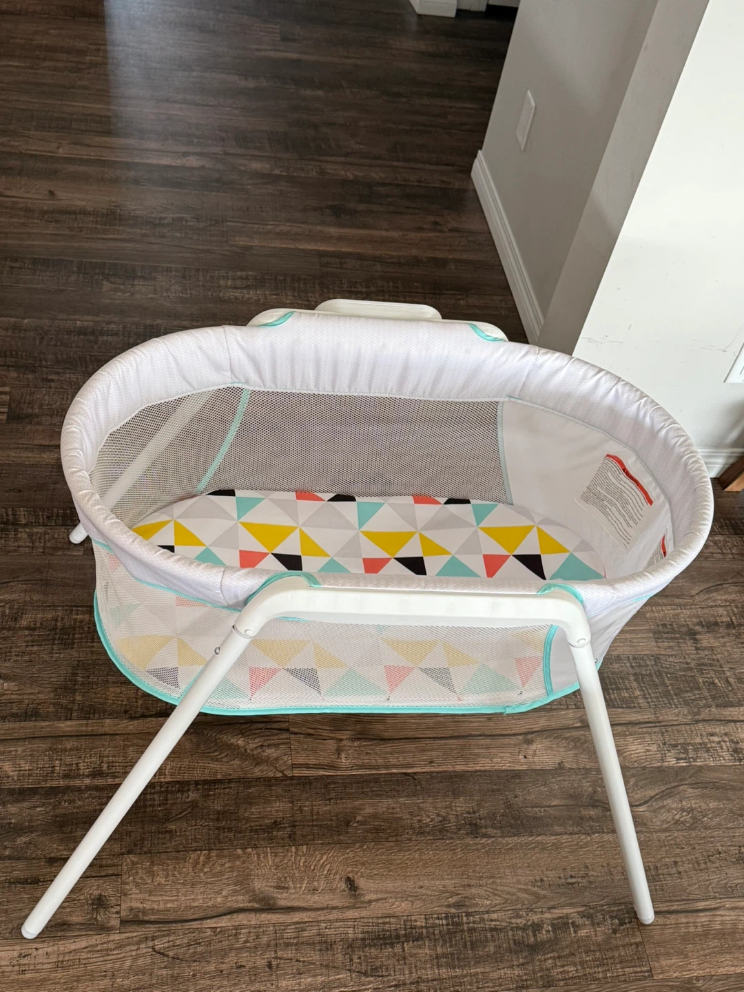 Fisher-Price Bassinet with Geometric Print - photo 4