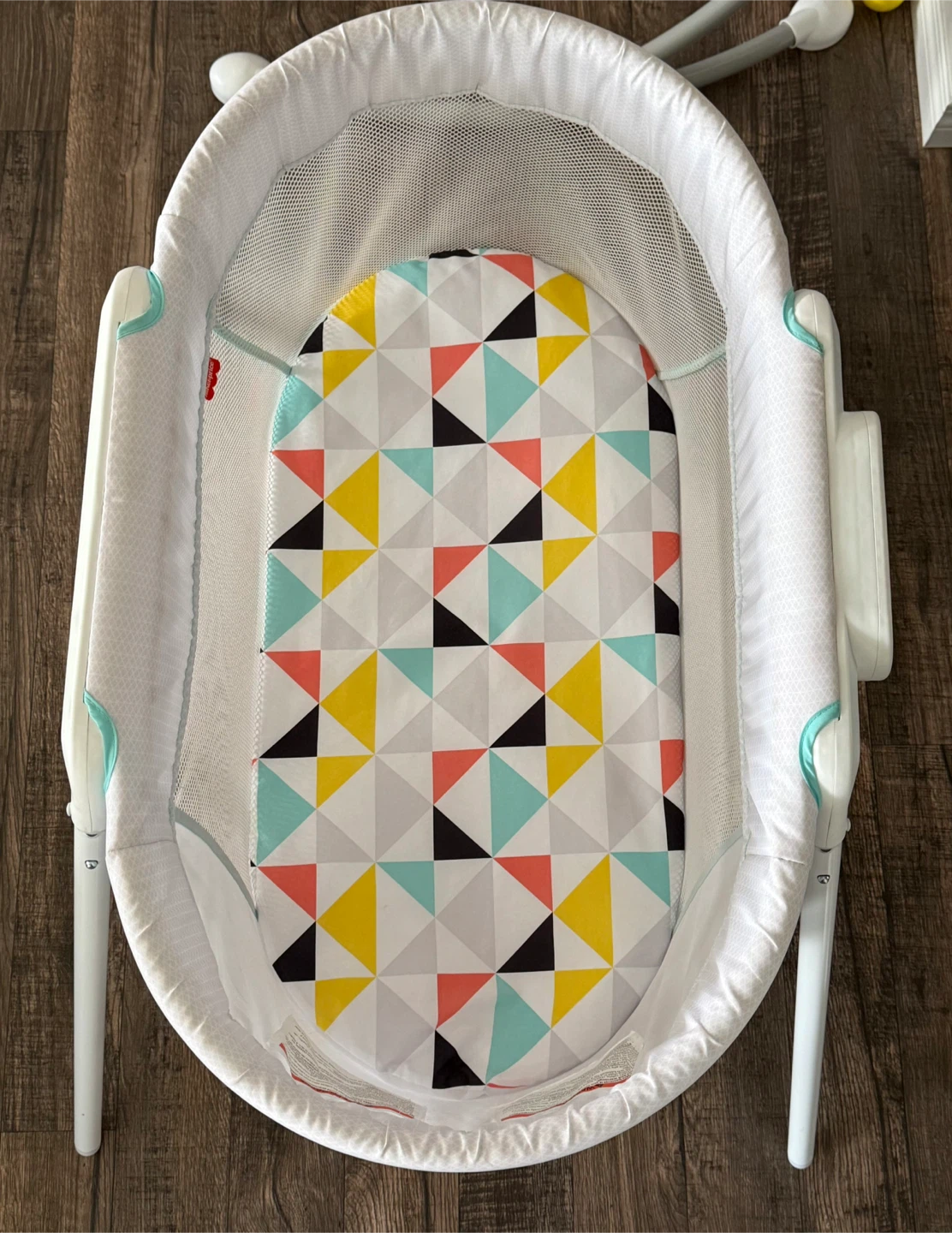 Fisher-Price Bassinet with Geometric Print - photo 3
