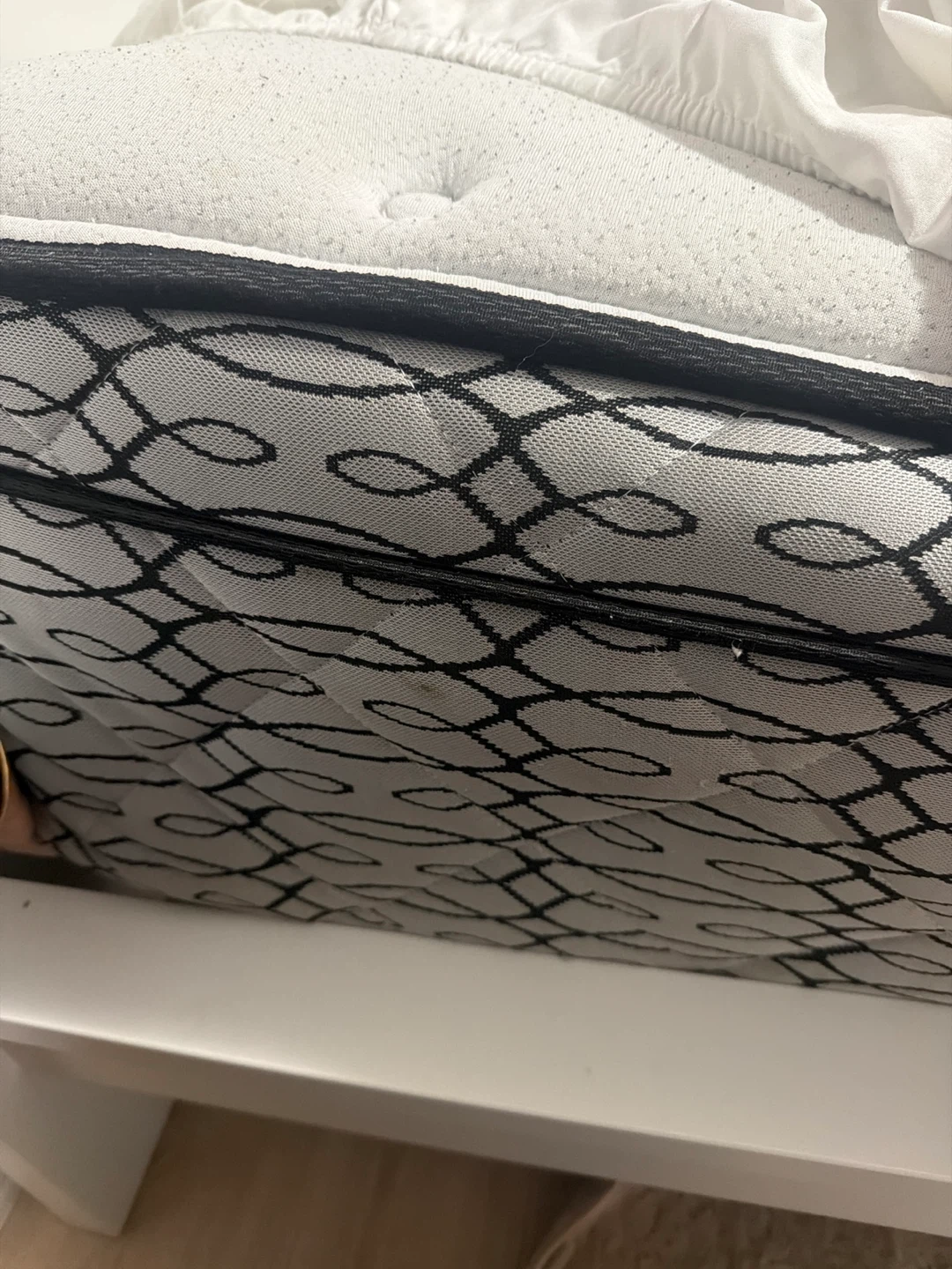 Mattress queen size 10inches thick