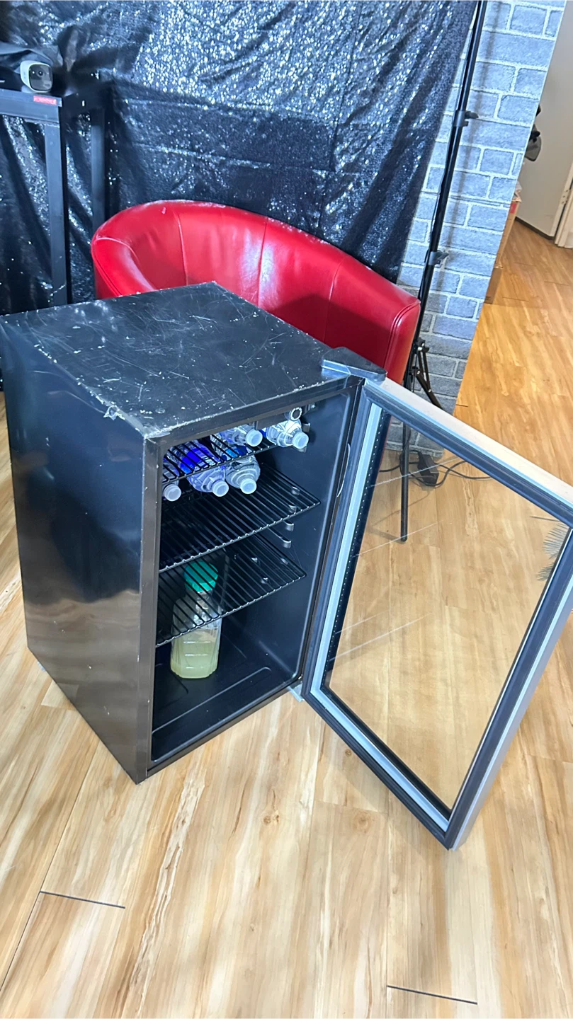 Moving Sale! Fridgedaire - Black - photo 2