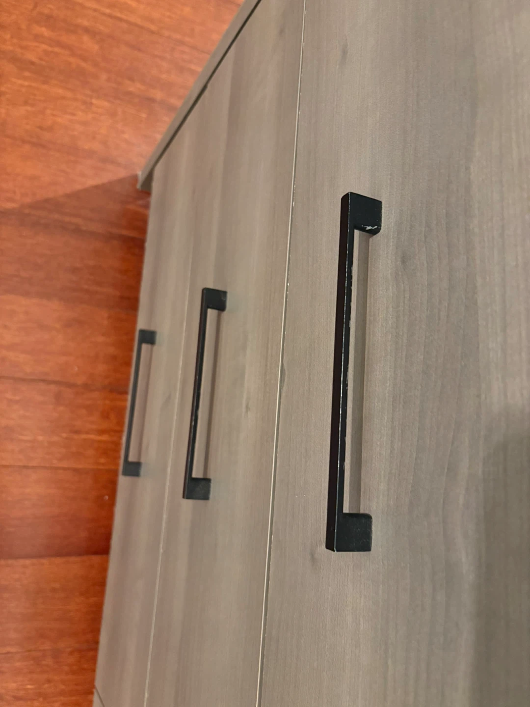Matching 6-drawer dresser and 1 nightstand - photo 4