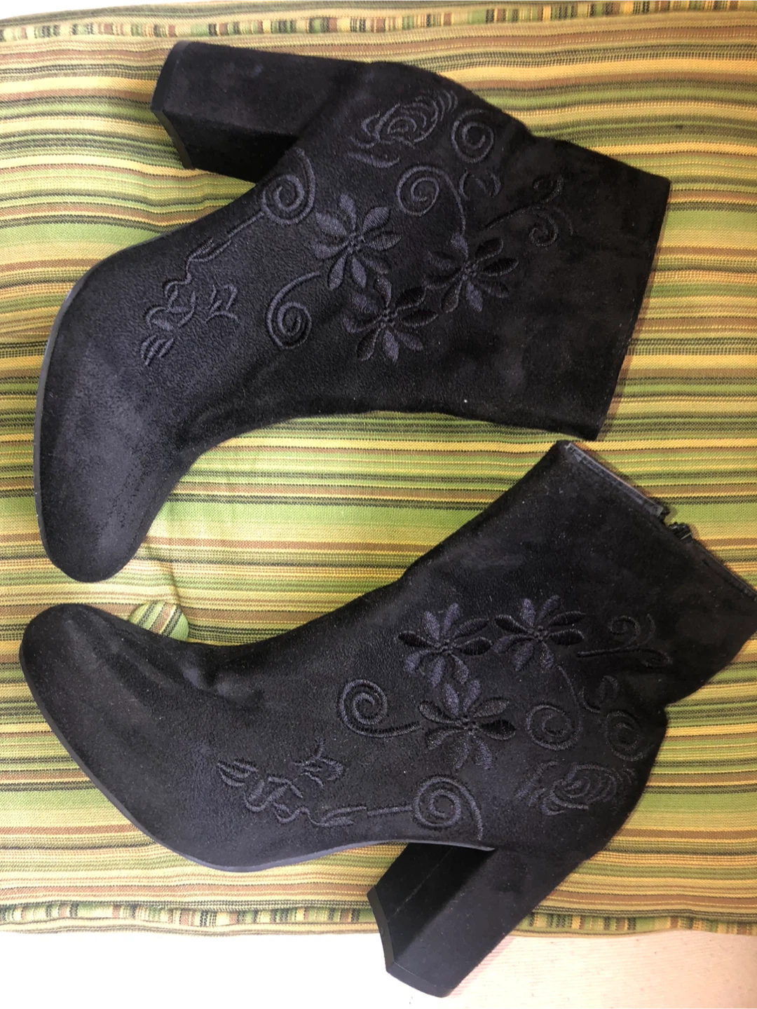 $20 Black Embroidered Ankle Boots size 9