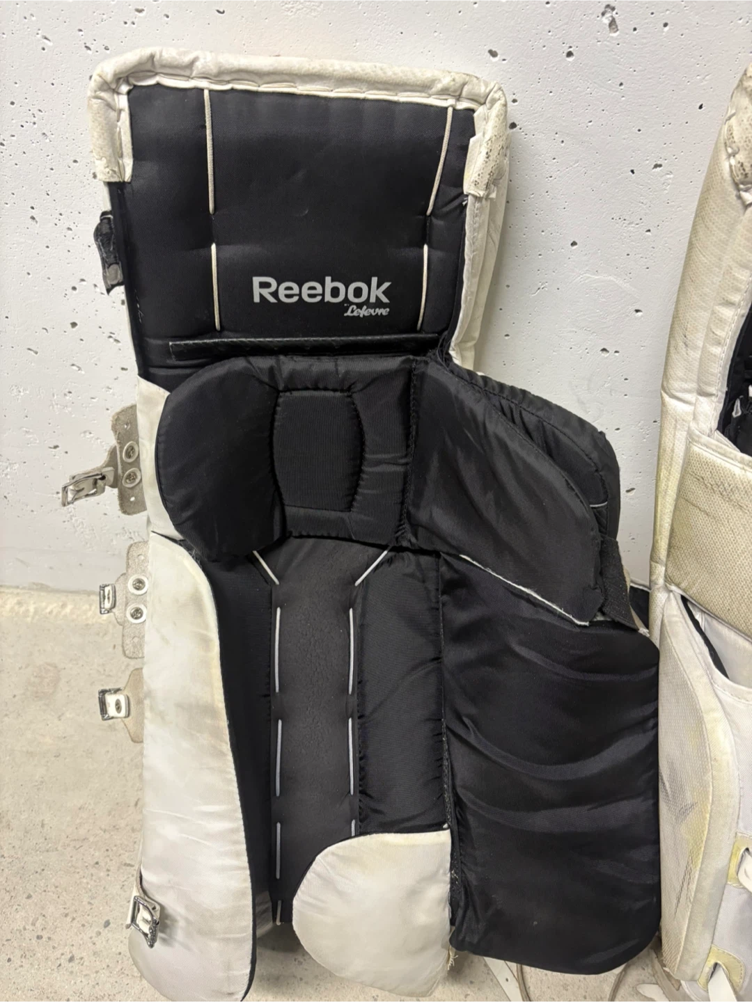 Reebok SR1K Goalie Leg Pads - photo 4