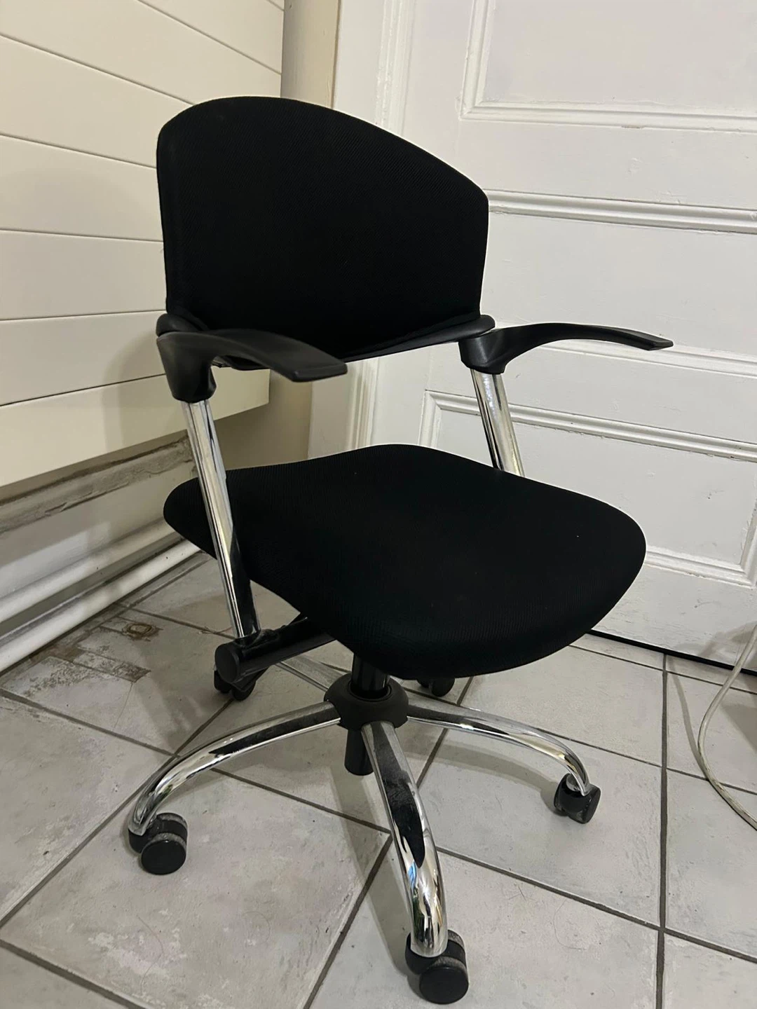 Black Office Chair with Wheels - photo 2