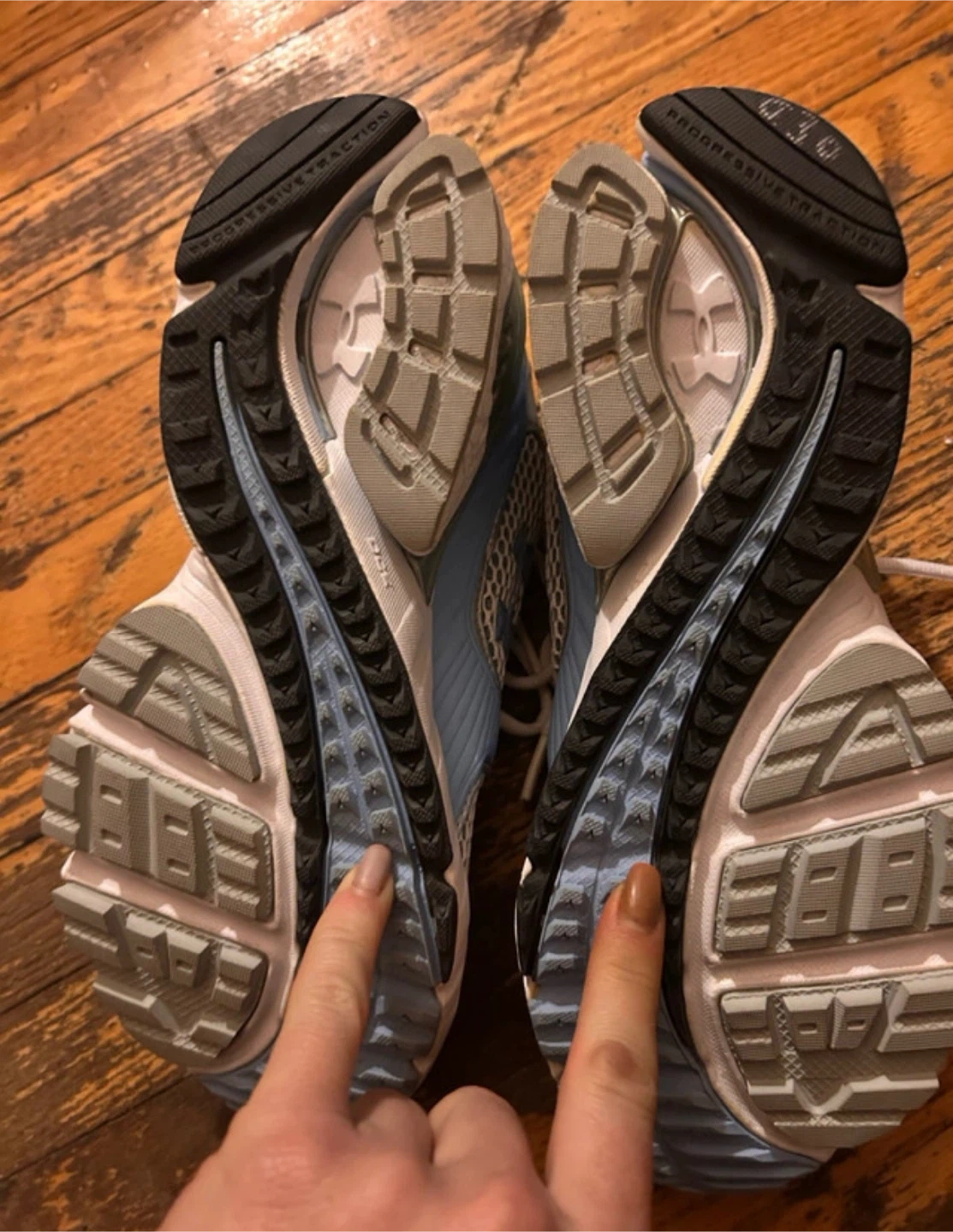 New Under Armour women’s  Running Shoes 7.5 - photo 3
