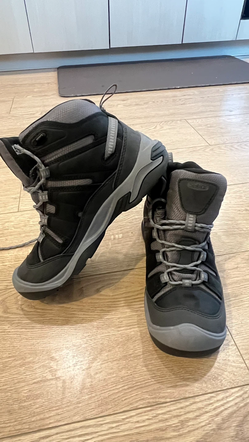 KEEN Hiking Boots - Black/Grey