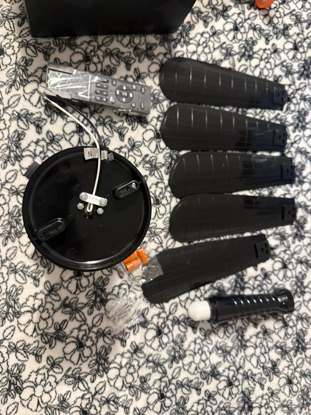 LED Socket Fan with Remote Control - photo 5