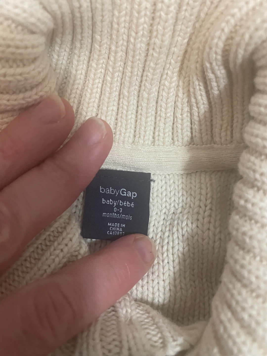 Baby Gap Cream Cable onesie  0-3 Months - photo 3