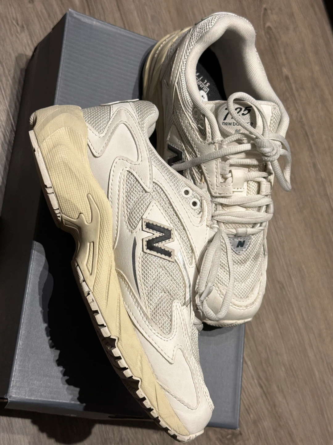 New Balance 725 Sneakers White/Black Women's Size 7 - photo 2