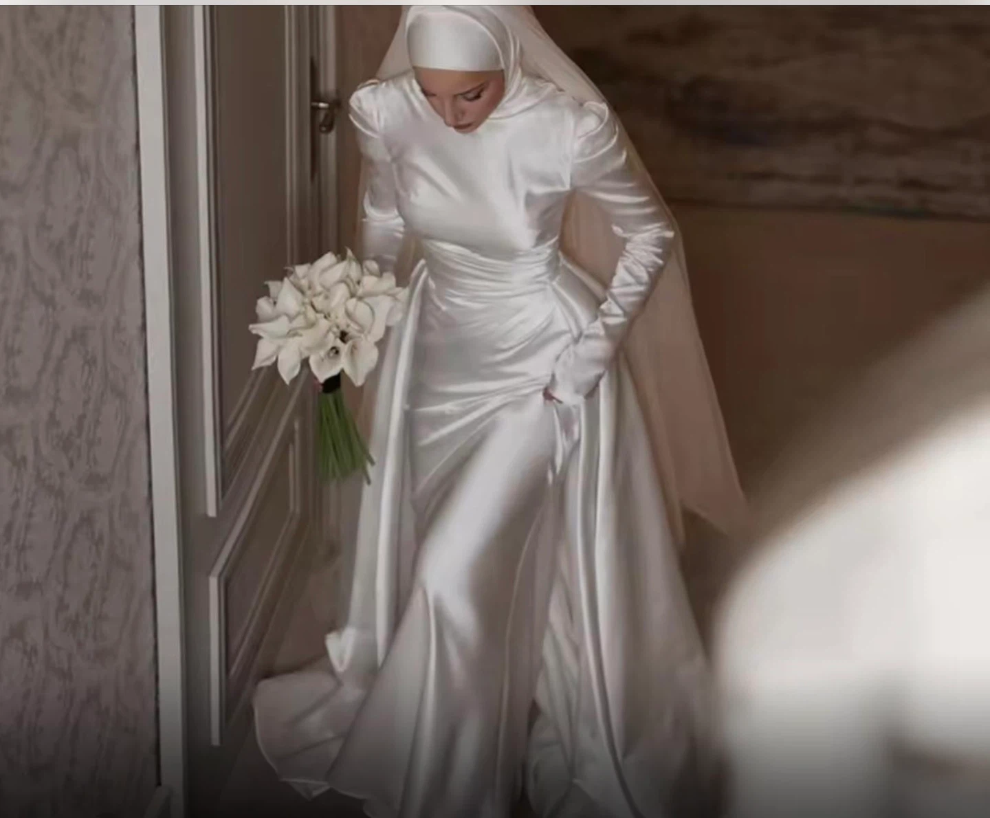 White Satin Long Sleeve Wedding Dress - photo 2