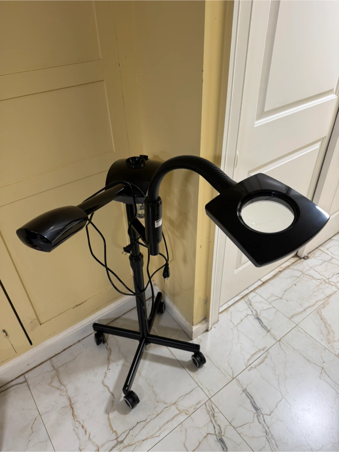 LED Magnifying Lamp with Stand - photo 2