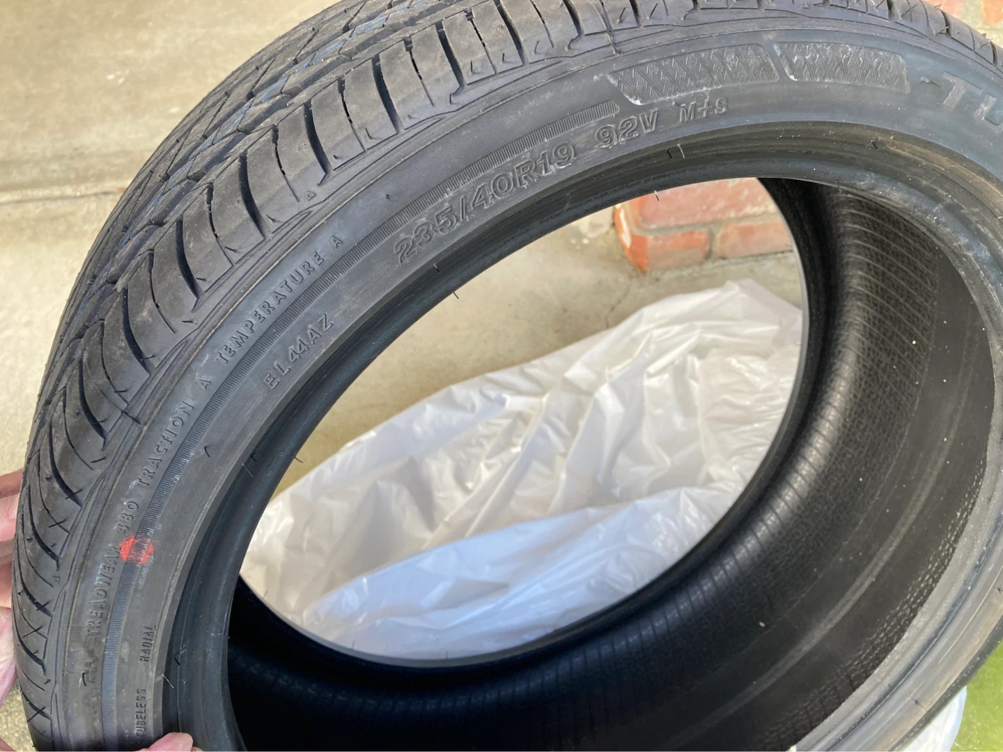 4 NEW 19” Bridgestone Tires All Seasons under 50 km $1400 - photo 4