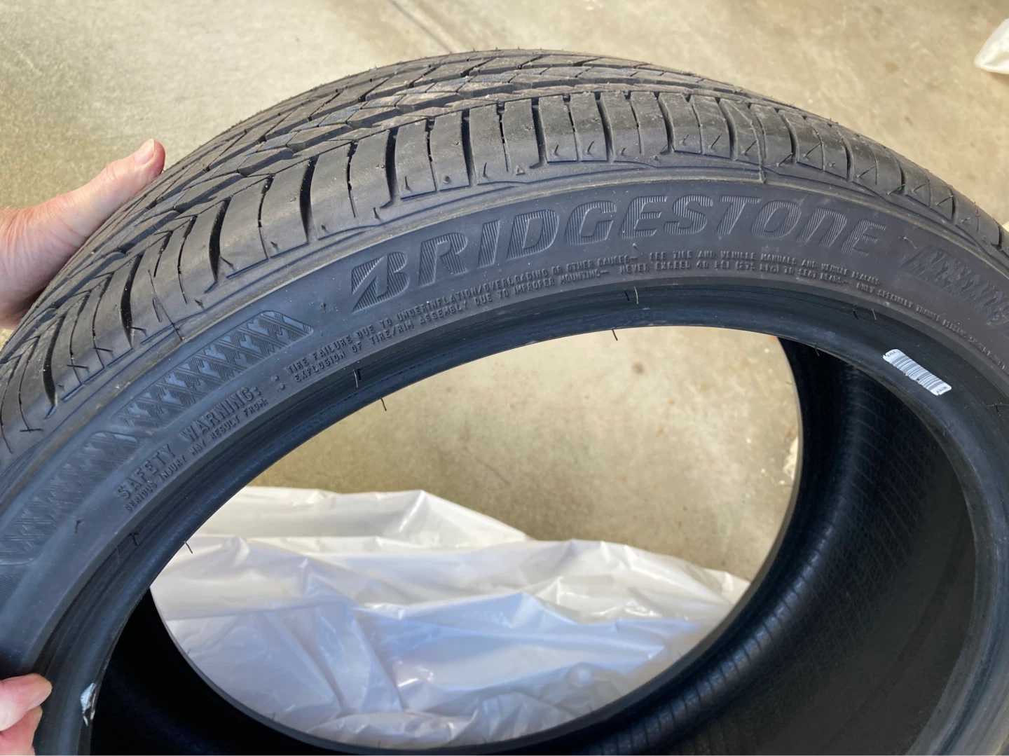 4 NEW 19” Bridgestone Tires All Seasons under 50 km $1400 - photo 3