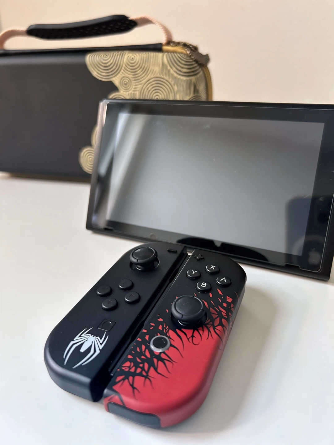 Nintendo Switch V2 - 128GB - Spider-Man 2 Joy-Cons Bundle - photo 2