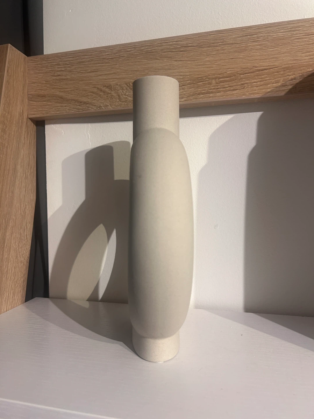 Cream Ceramic Ring Vase - photo 2