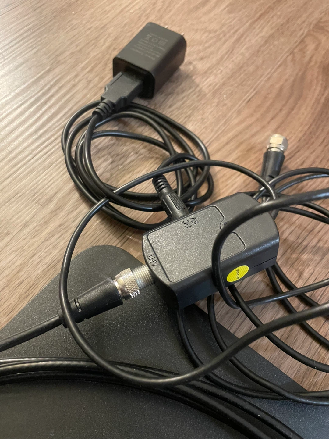 Pendoo Flat TV Antenna with Power Adapter - photo 3