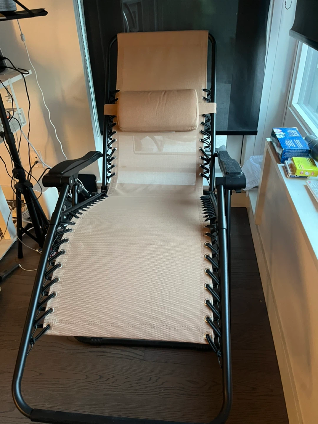 Amazon basics Zero Gravity Chair